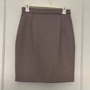 H&M pencil skirt, women's size 4, checkered (burgundy and white)